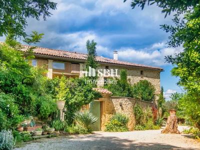 Mas - 540 m² - 27 pièces