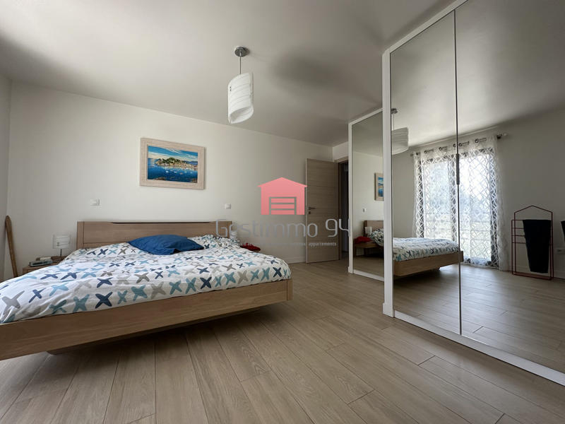 Maison contemporaine - 237 m² - 8 pièces