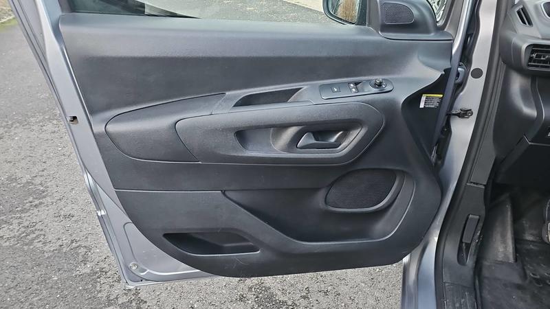 Peugeot Partner Vu L1 1.5 BlueHDi 100 Fourgon