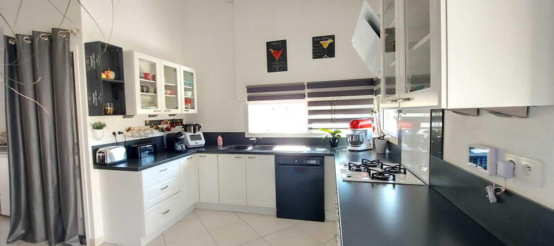 Villa - 214 m² - 6 pièces