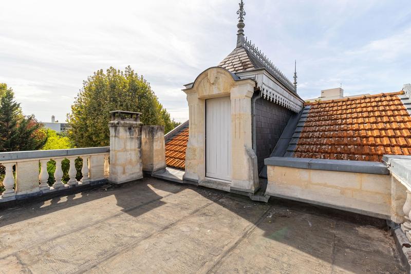 Maison - 260 m² - 7 pièces