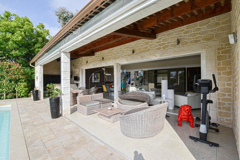 Villa - 207 m² - 5 pièces