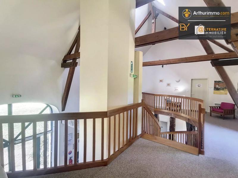 Maison - 979 m² - 26 pièces