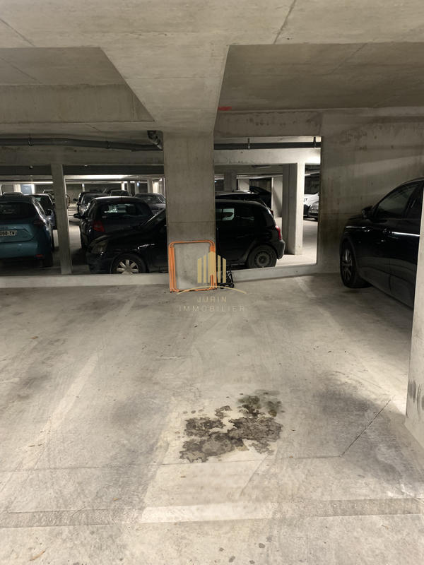 Parking / Garage