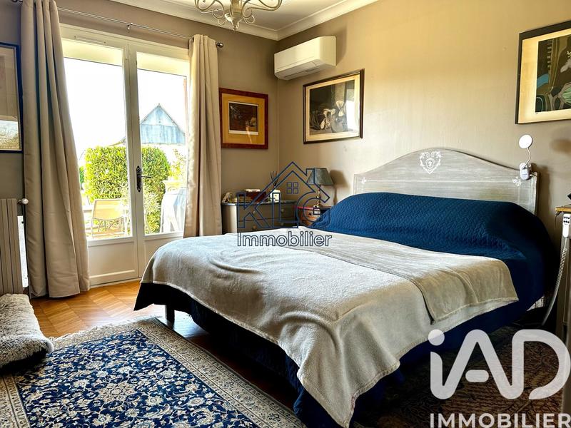 Maison - 210 m² - 8 pièces