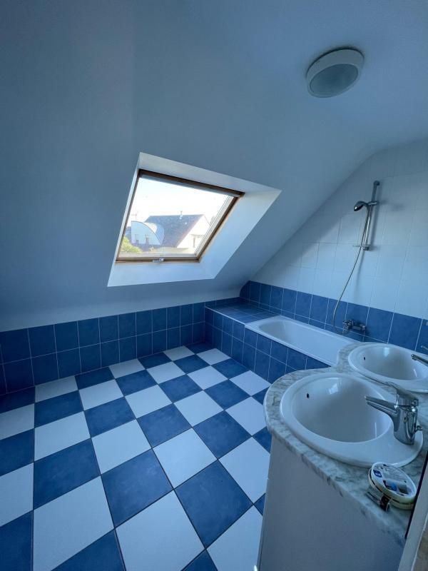 Maison - 99 m² - 5 pièces