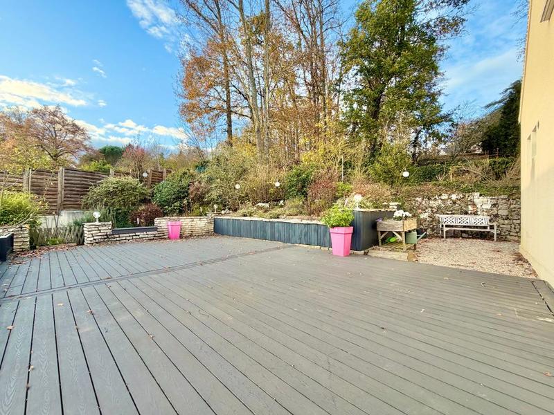 Maison - 219 m² - 8 pièces