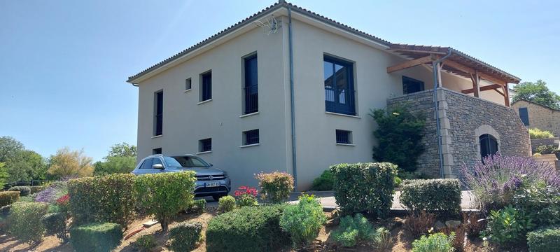 Maison - 220 m² - 6 pièces