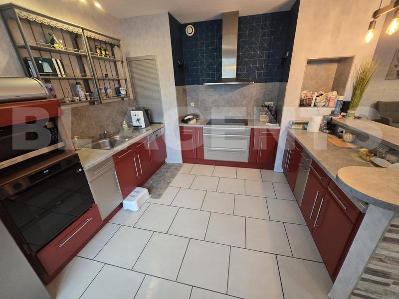 Maison - 637 m² - 20 pièces