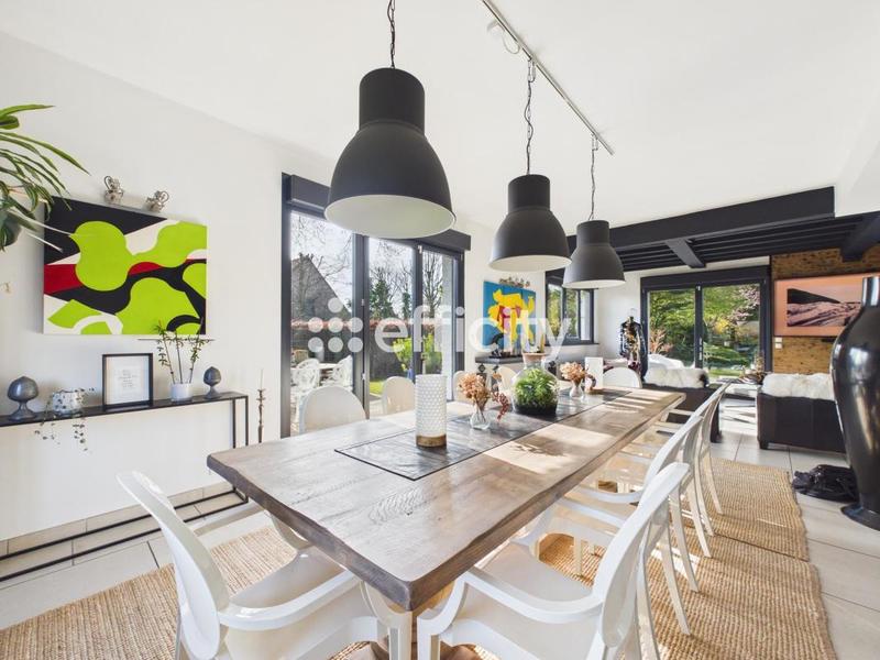 Demeure - 390 m² - 9 pièces