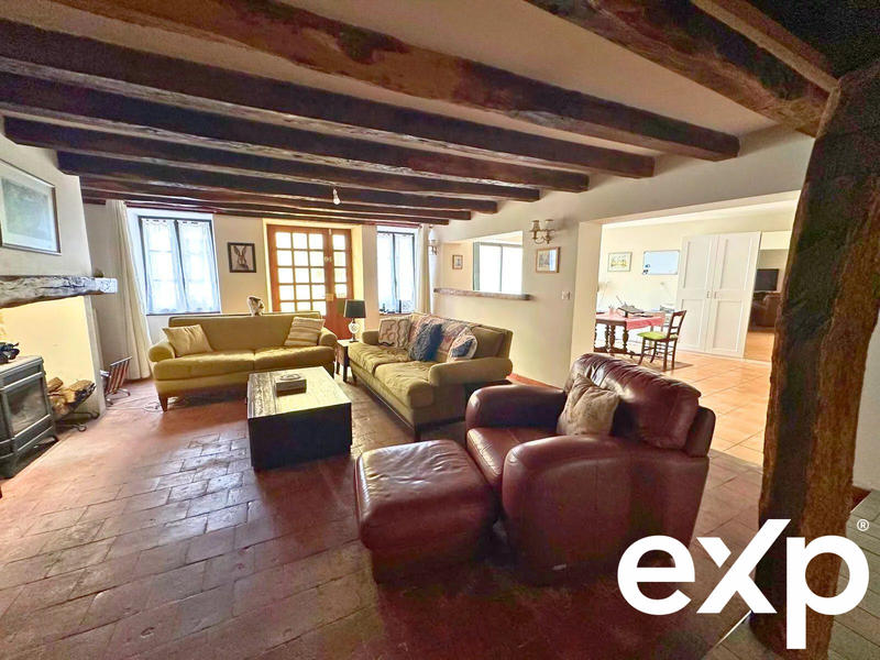 Maison - 239 m² - 8 pièces