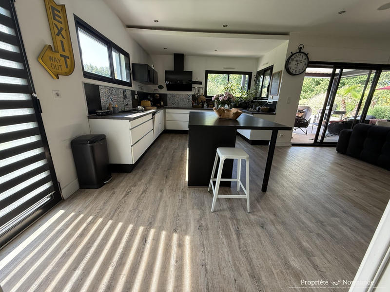 Villa - 168 m² - 6 pièces