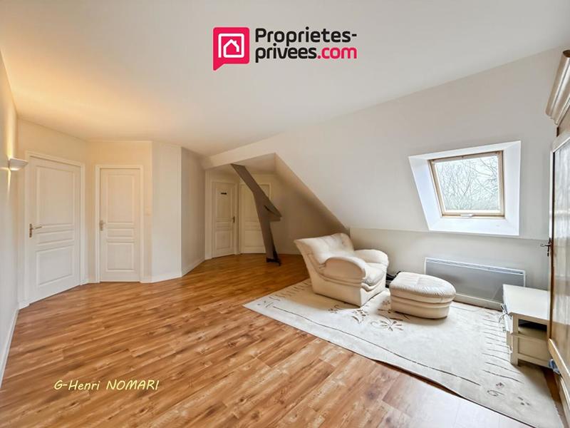 Maison - 185 m² - 9 pièces