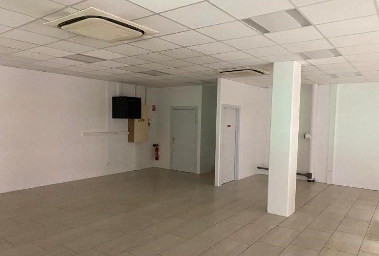 Local commercial - 77 m² - 1 pièce