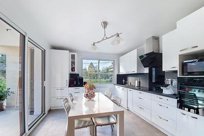 Maison - 220 m² - 7 pièces