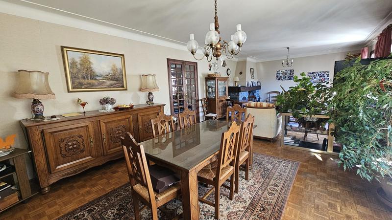 Maison - 200 m² - 9 pièces