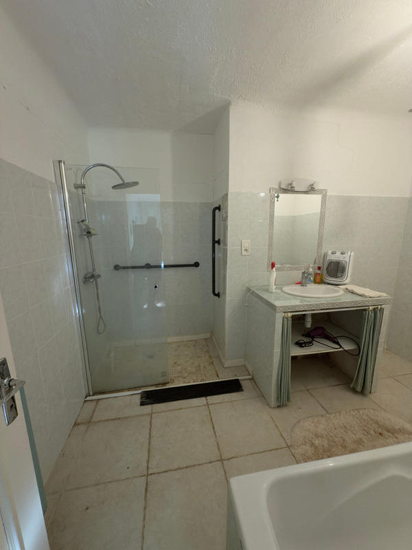 Maison - 243 m² - 9 pièces