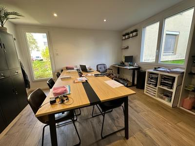 Bureau - 93 m² - 8 pièces