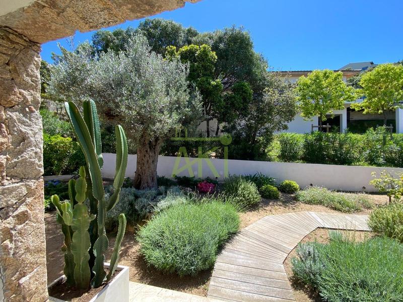 Maison contemporaine - 289 m² - 7 pièces