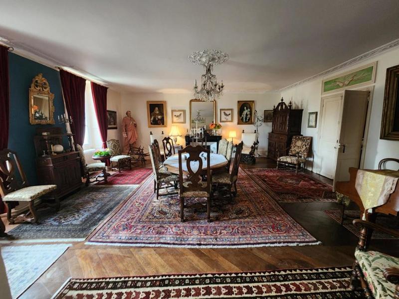 Maison - 635 m² - 13 pièces