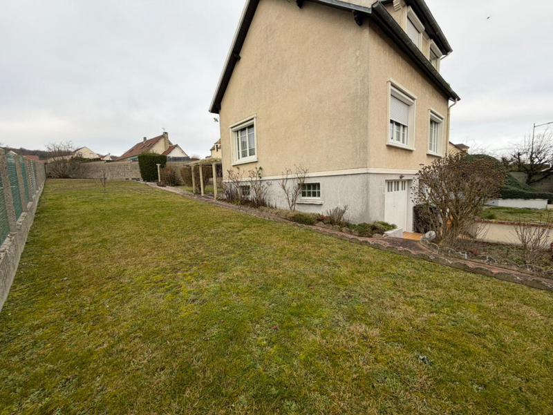 Maison - 92 m² - 6 pièces