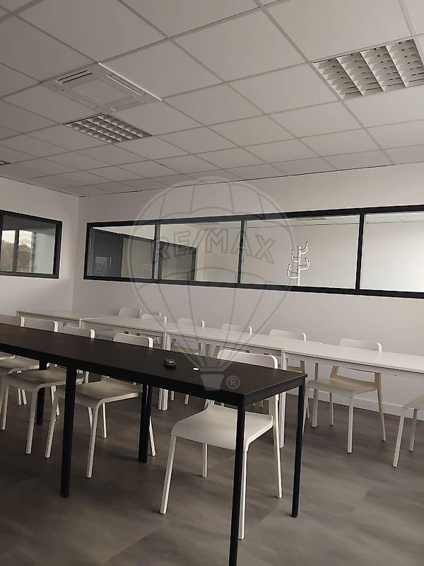 Local commercial - 230 m² - 8 pièces