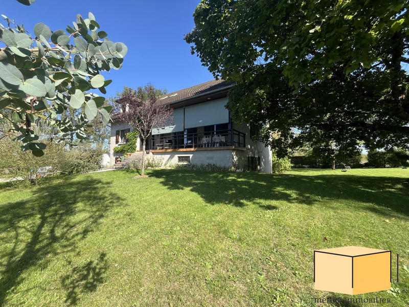 Villa - 215 m² - 8 pièces