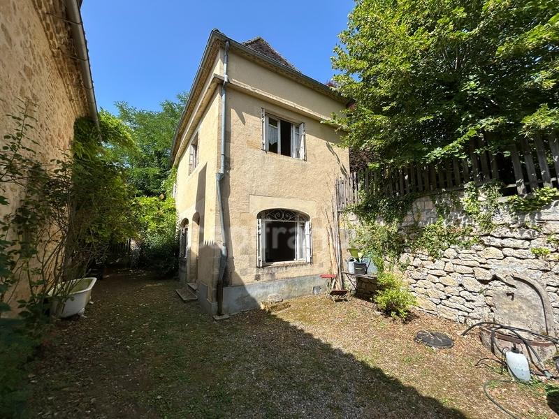 Maison - 466 m² - 17 pièces