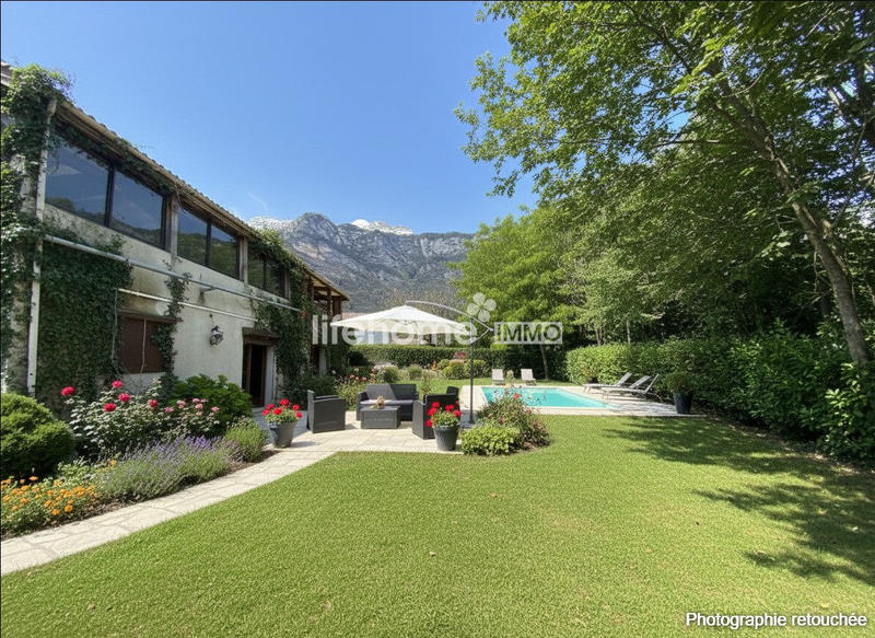 Maison - 231 m² - 9 pièces