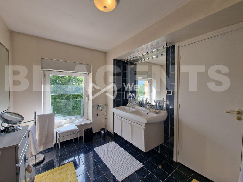 Maison - 380 m² - 9 pièces