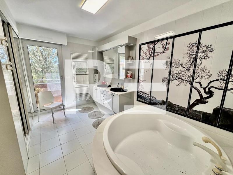 Villa - 357 m² - 9 pièces