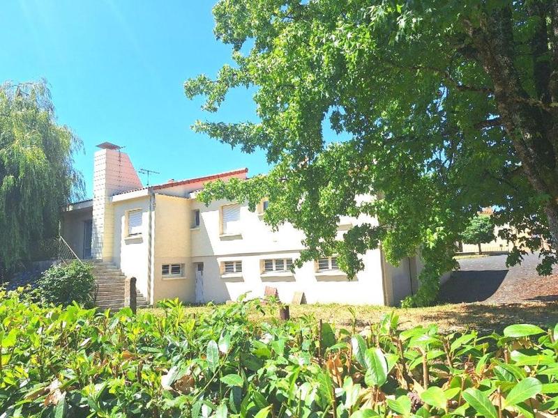 Maison traditionnelle - 168 m² - 10 pièces