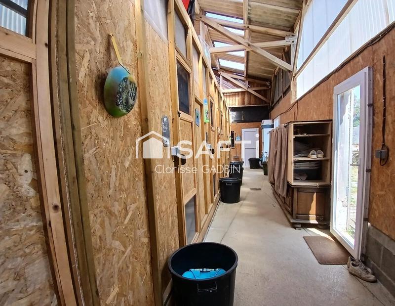 Local commercial - 8 768 m²