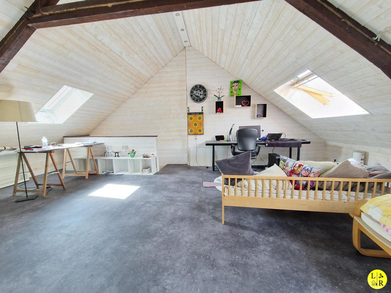 Maison - 248 m² - 9 pièces