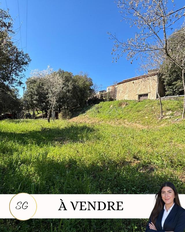 Terrain constructible - 1 330 m²