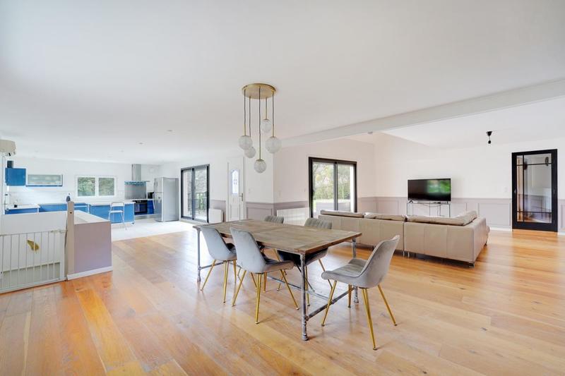 Maison - 270 m² - 8 pièces