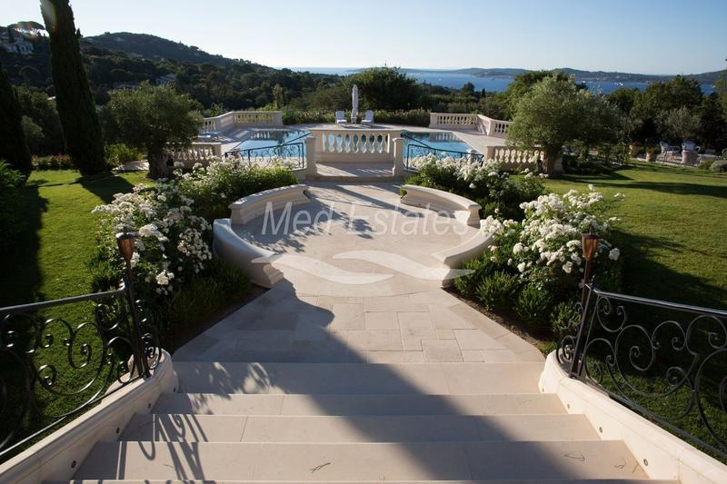 Demeure - 863 m² - 12 pièces