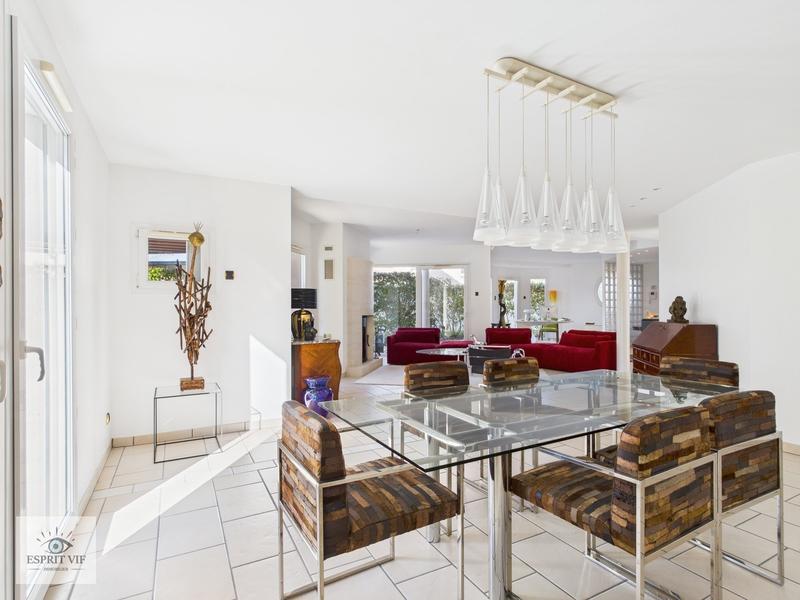 Maison - 315 m² - 9 pièces