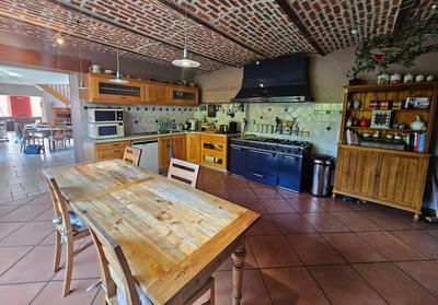 Maison - 250 m² - 9 pièces