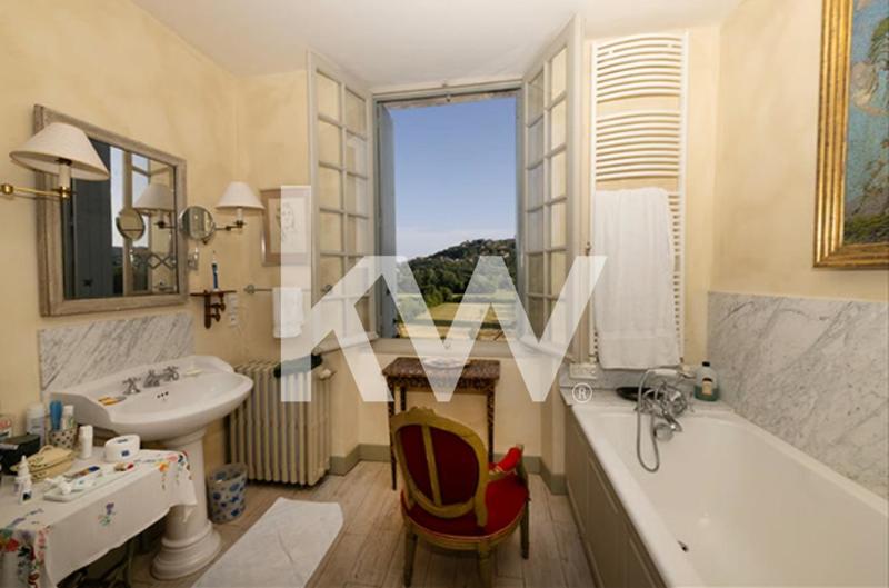 Château - 677 m² - 20 pièces