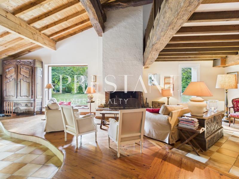 Maison - 301 m² - 9 pièces