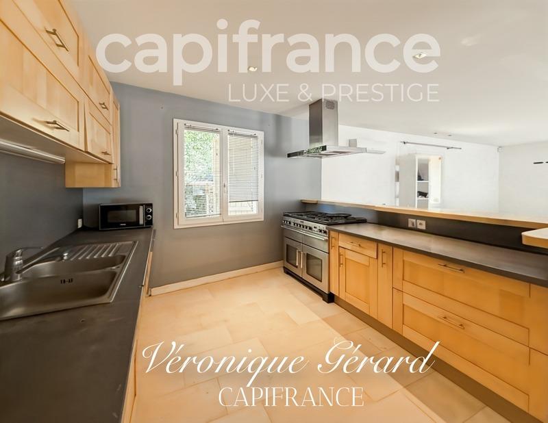 Propriété - 351 m² - 12 pièces