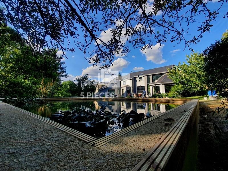 Maison - 250 m² - 10 pièces