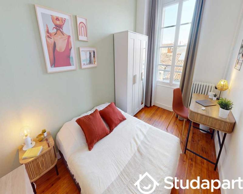 Chambre - 170 m² - 1 pièce