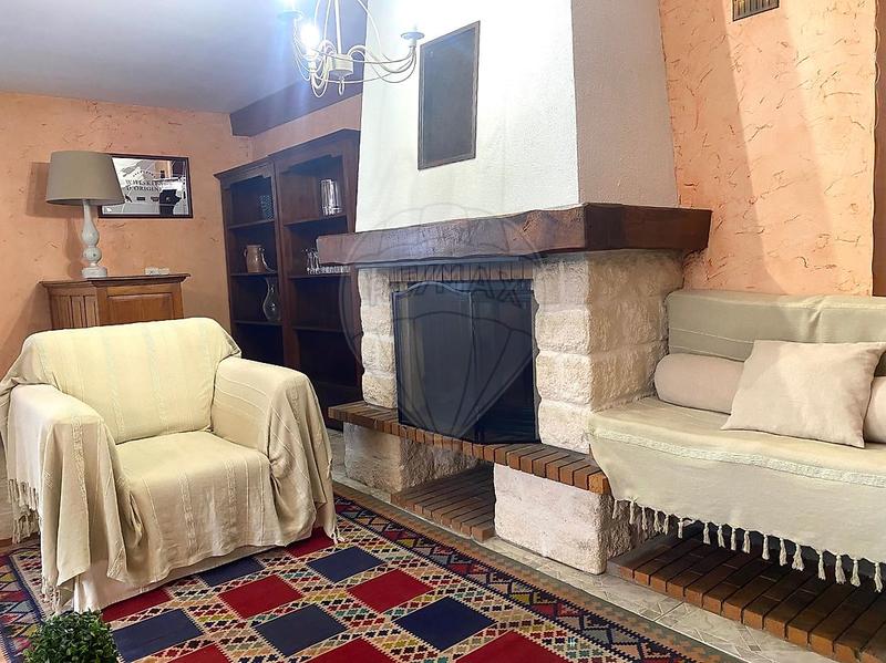 Propriété - 325 m² - 6 pièces