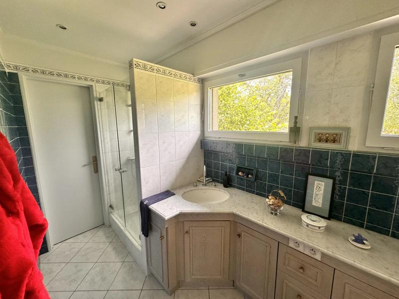 Maison - 300 m² - 8 pièces