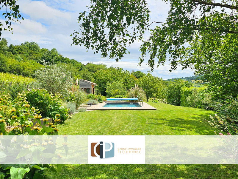 Maison - 305 m² - 8 pièces