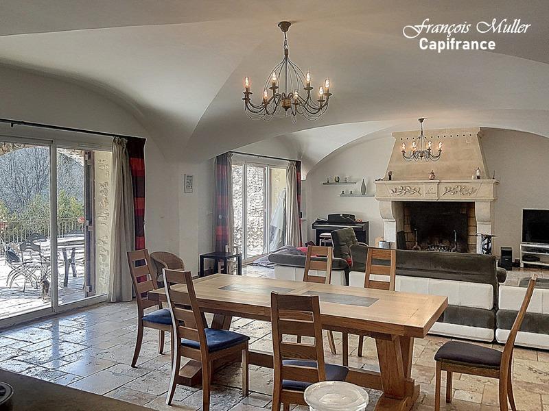 Fonds de commerce - 552 m²