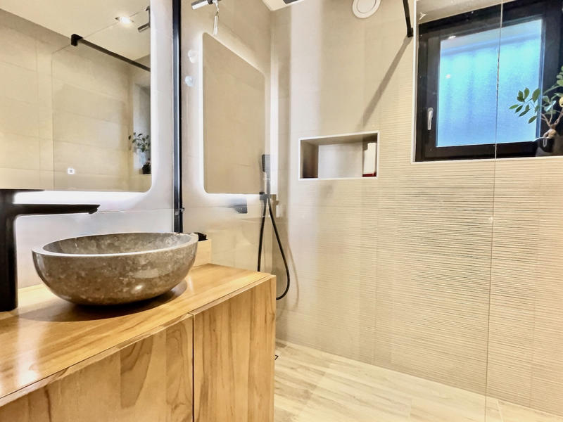 Appartement - 90 m² - 4 pièces