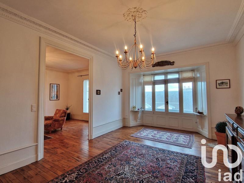 Appartement - 186 m² - 6 pièces